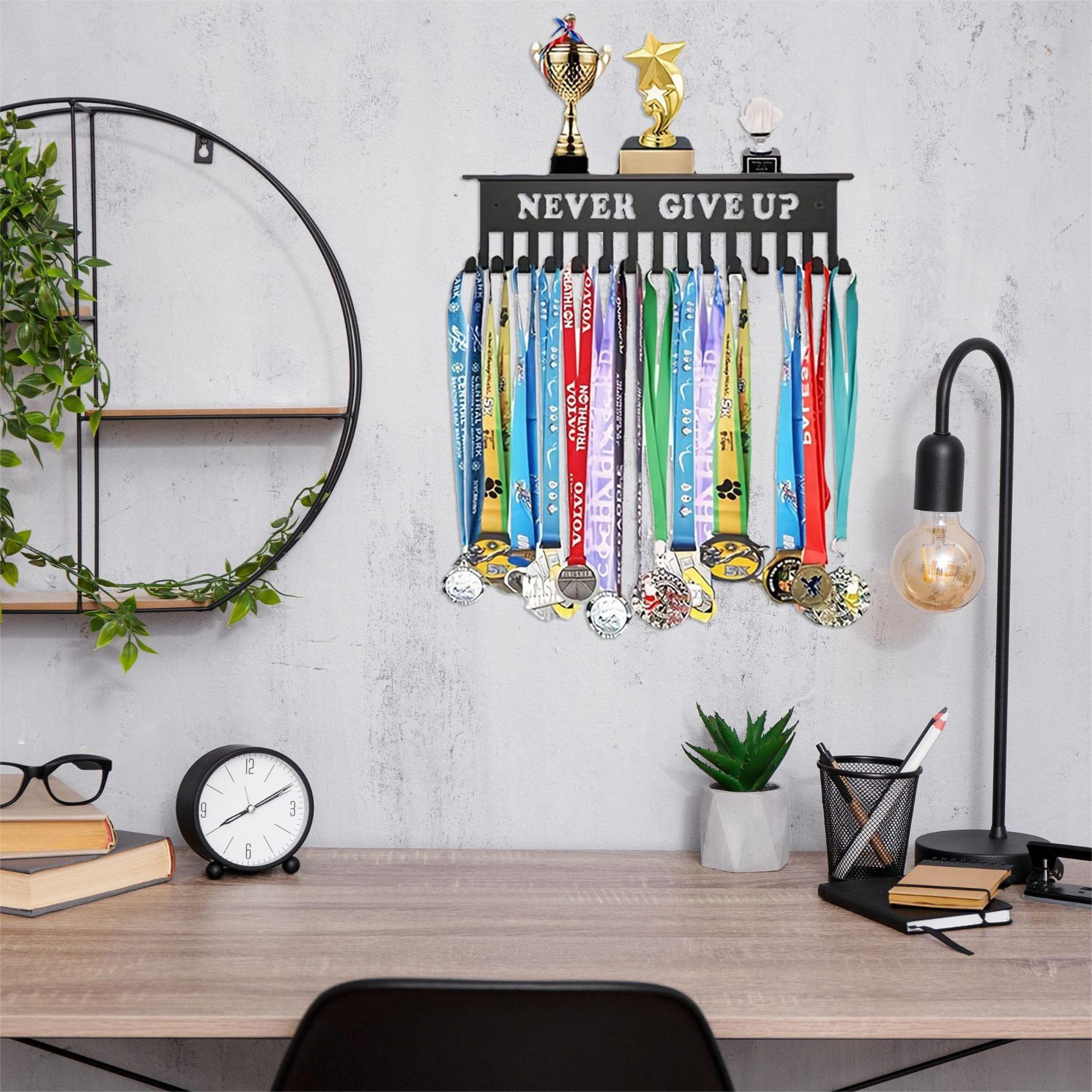 Metalowy stojak na medale spor – Model Kit Runner Organizer recenzja i cena